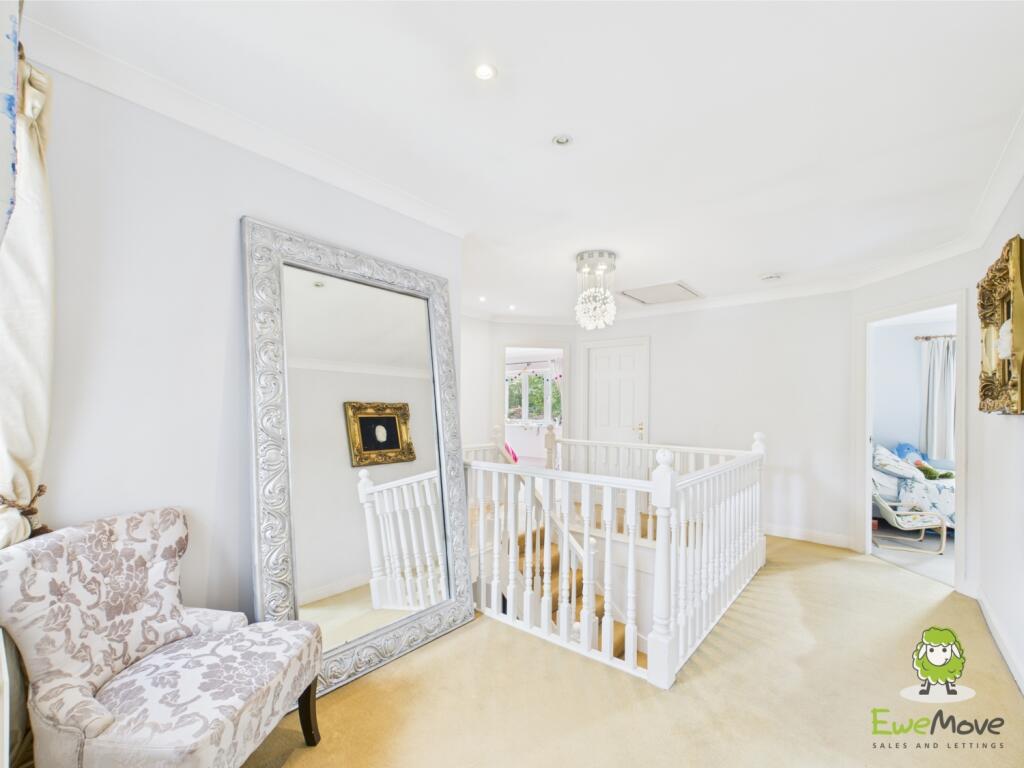 CAM03778G0-PR0239-STILL043