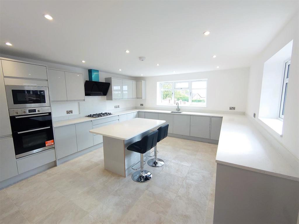 Kitchen 6.jpg