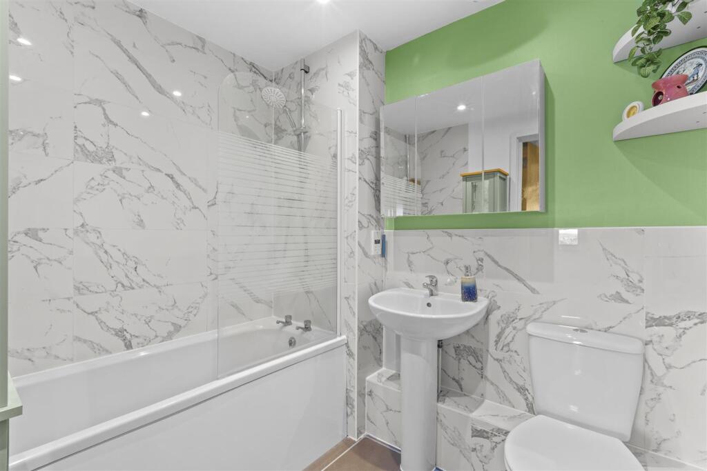 12 Ives House, Ercolani Ave, HP13 7FZ-9.jpg