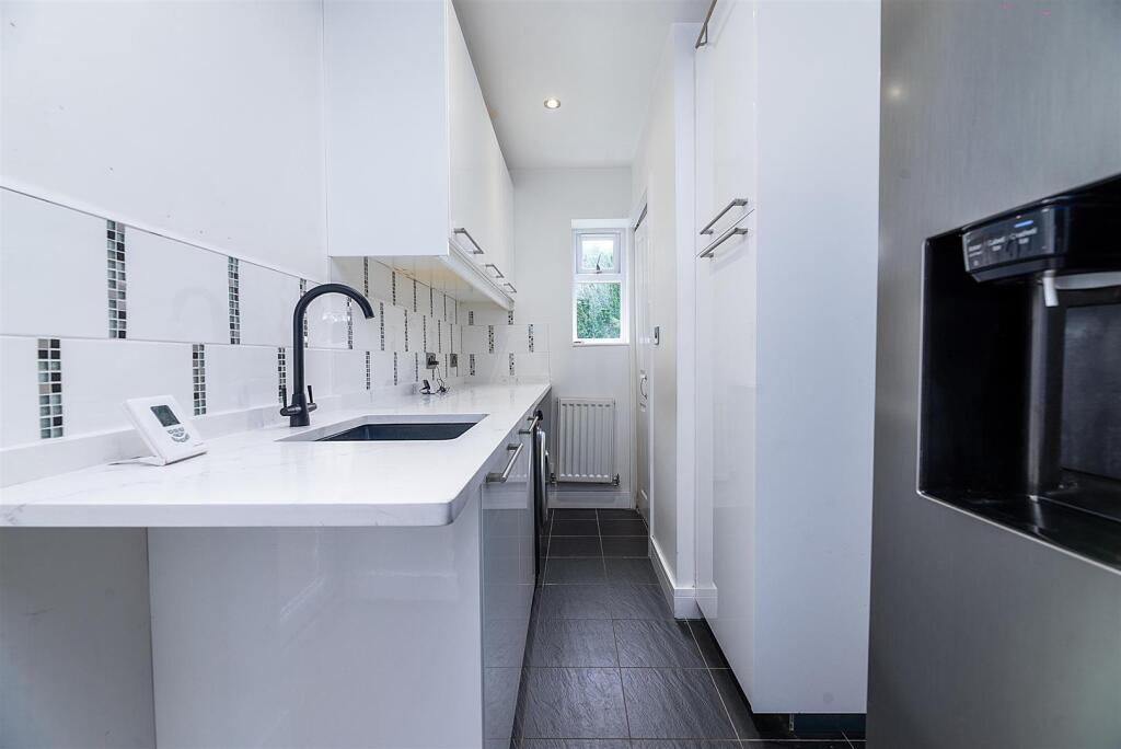 56 Appledore Avenue (10 of 33).jpg