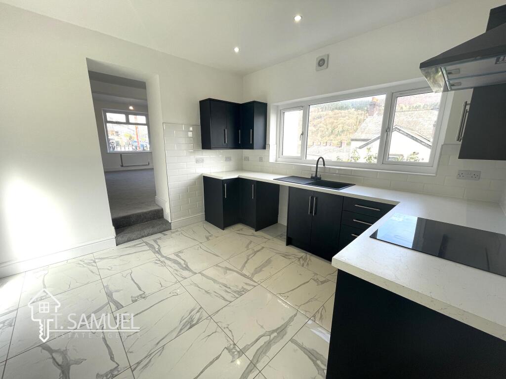 Kitchen 6.JPG