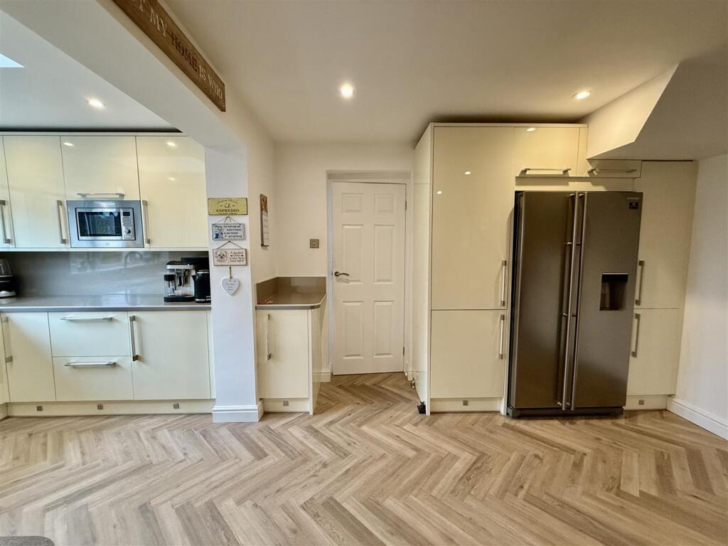 KITCHEN &amp; DINING