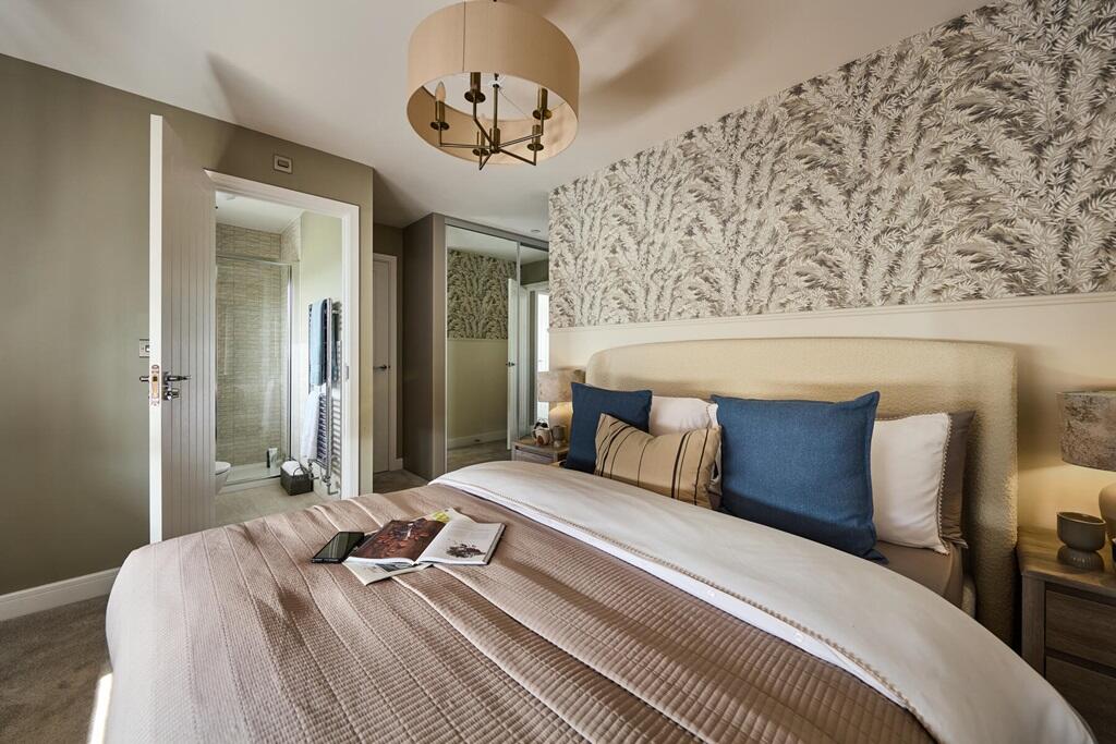 With en-suite shower room and wall space for a wardrobe