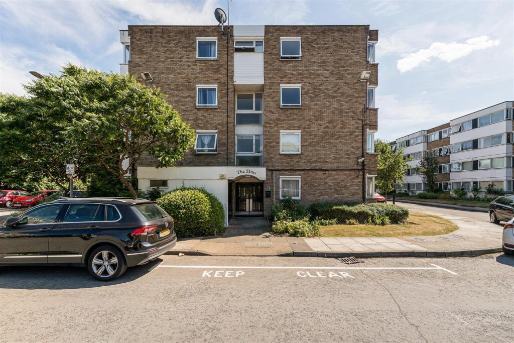 Queenswood Gardens E11