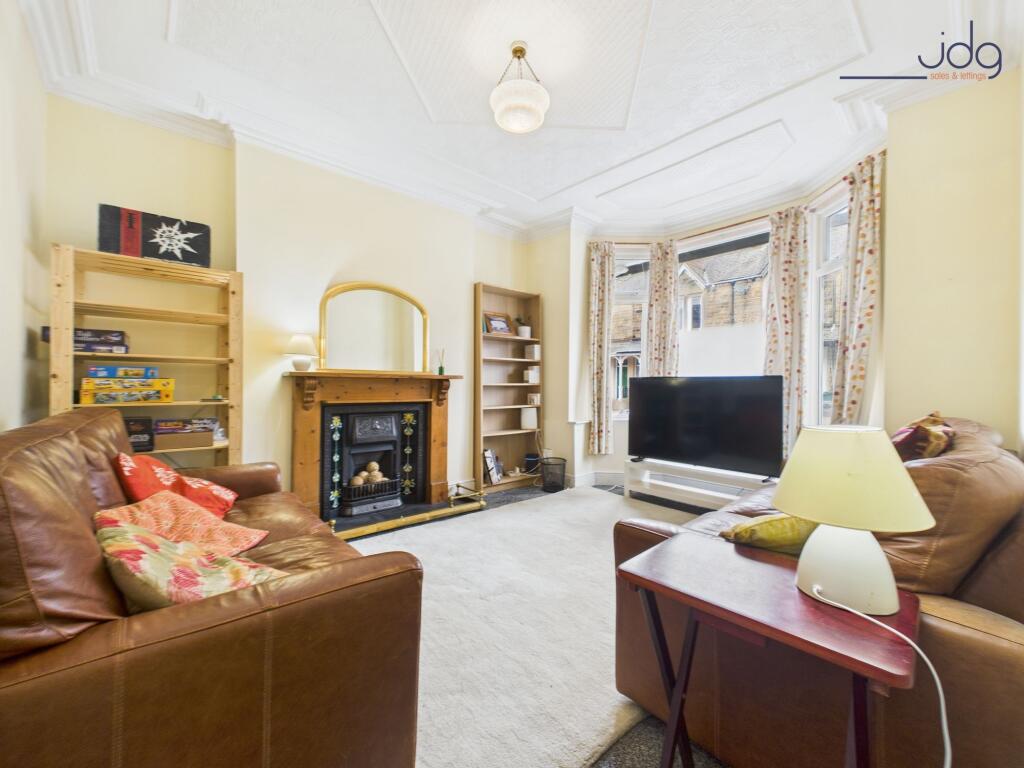 Cosy Lounge with bay window