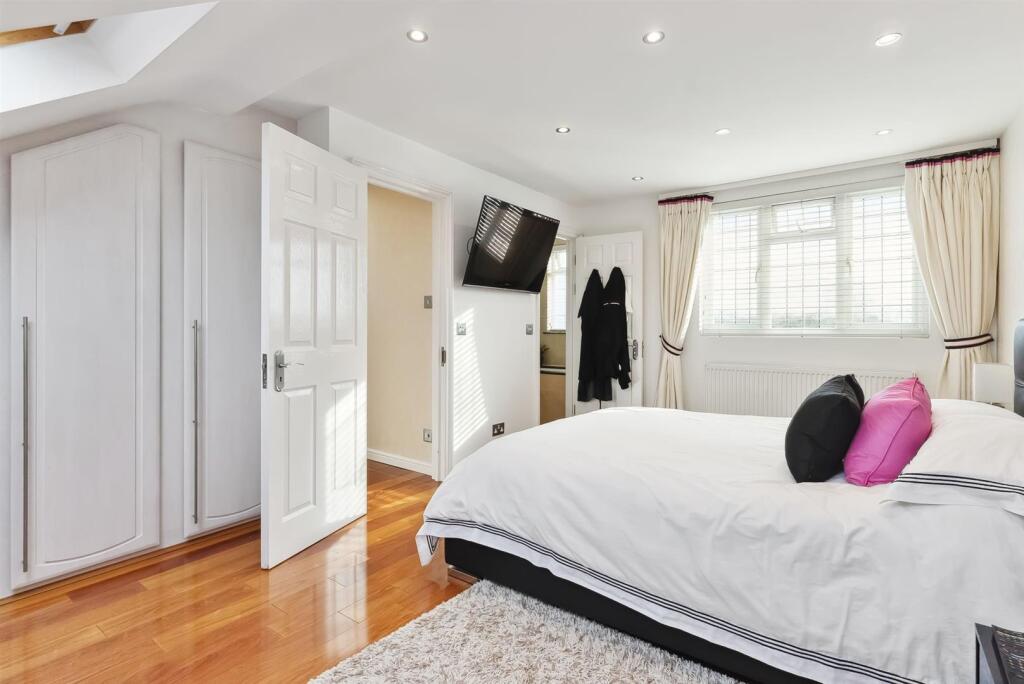 Loft room.1.jpg