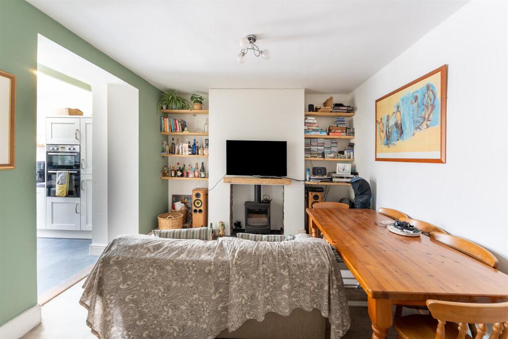 Sitting / dining room