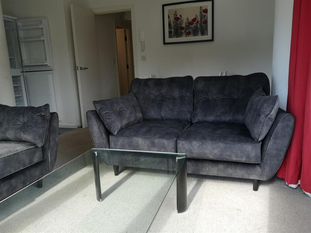 LOUNGE/KITCHEN