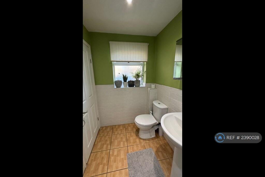 Ground Bathroom 1