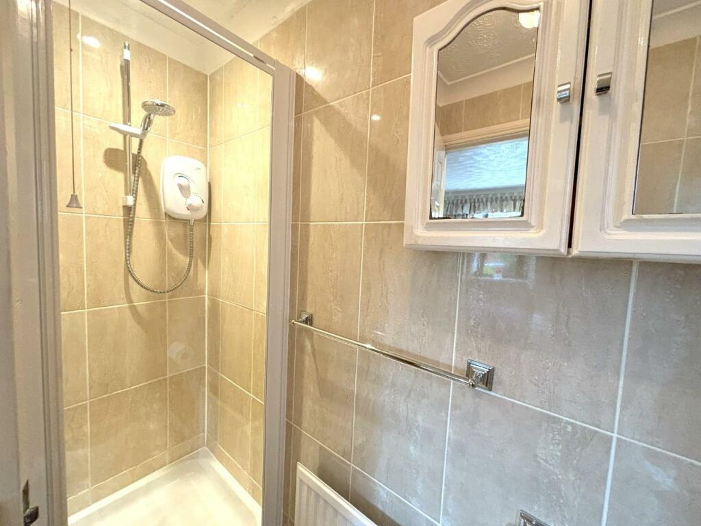 En Suite Shower.jpg