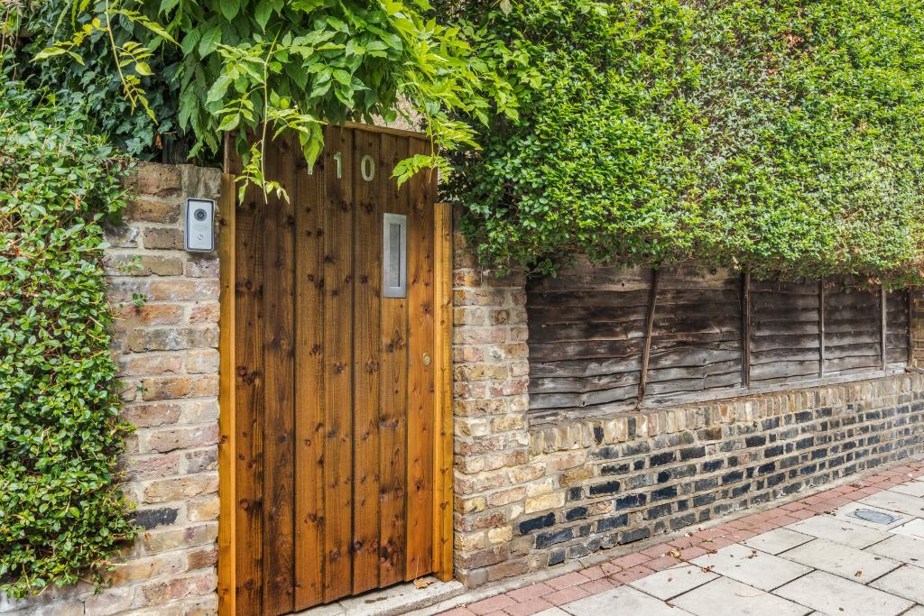 Warriner Gardens 110