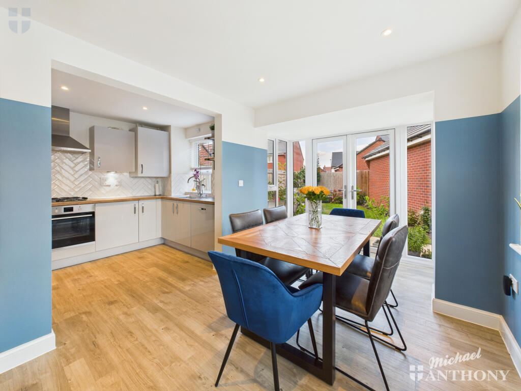 CAM03852G0-PR0374-STILL023