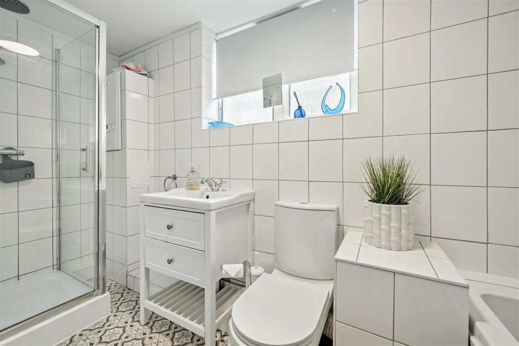 Saxton Mee 2 Lower Terrace Road 0002.jpg