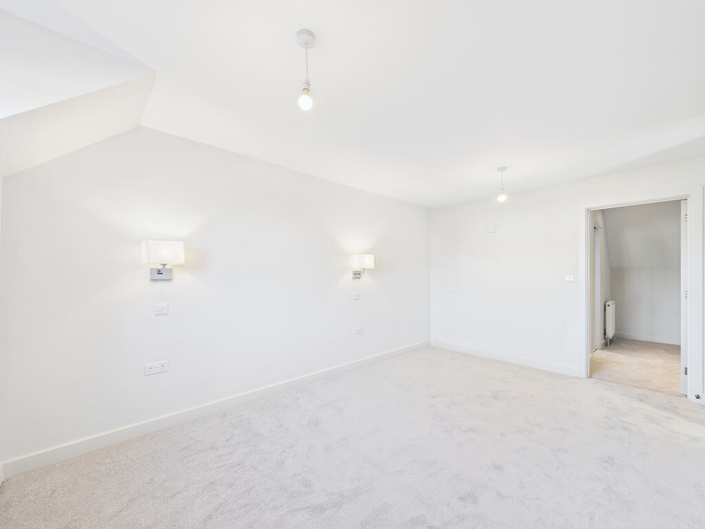 CAM01354G0-PR0625-STILL011