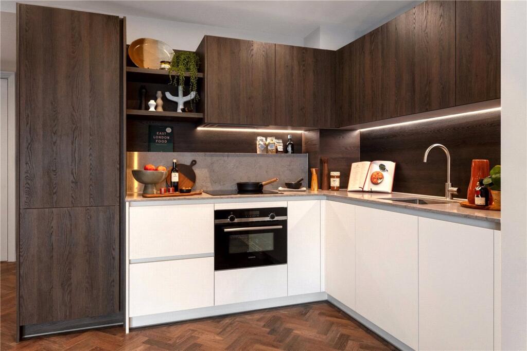 Queens Cross - Royal Eden Docks, Royal Docks, E16