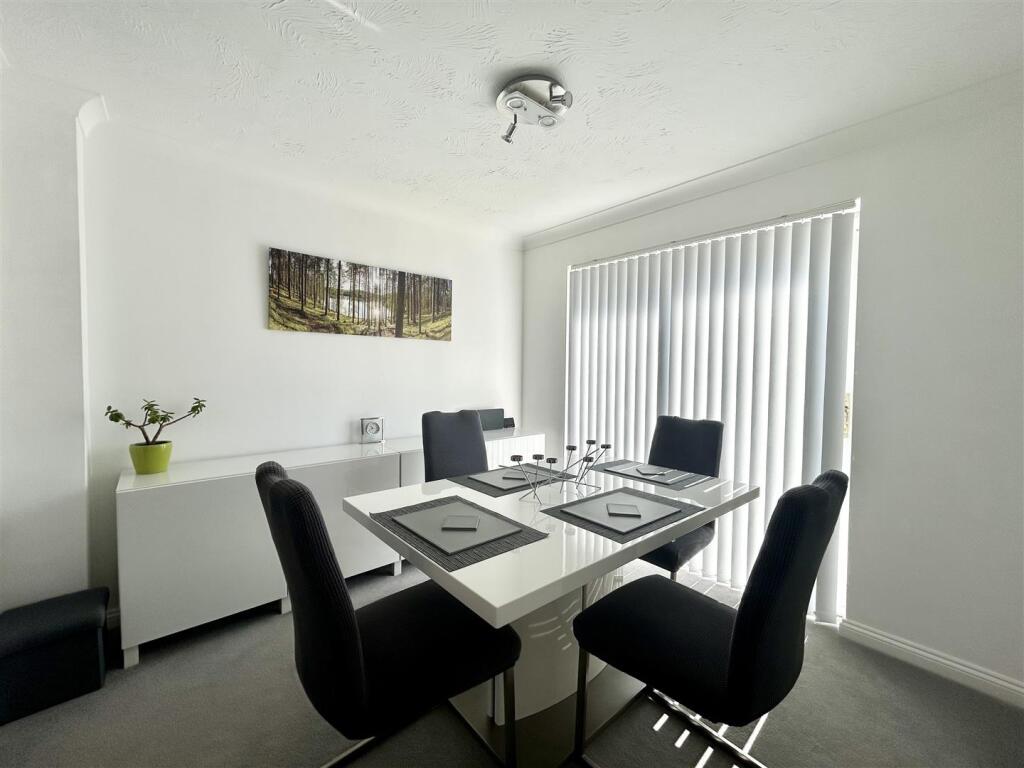 Dining room.jpeg