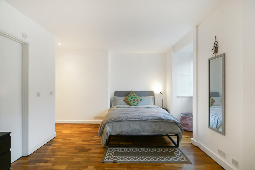 32 Hoffman Square...