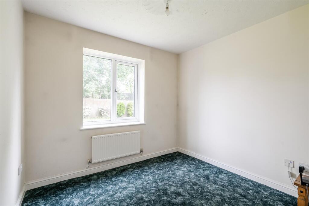 21 Swinbrook Way_17.jpg