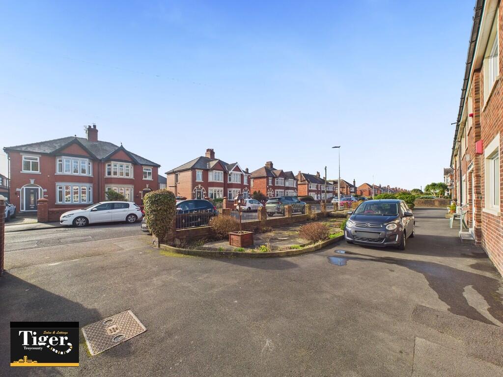 CAM02176G0-PR0496...