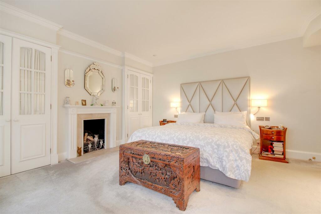 main bed rev lights on.jpg