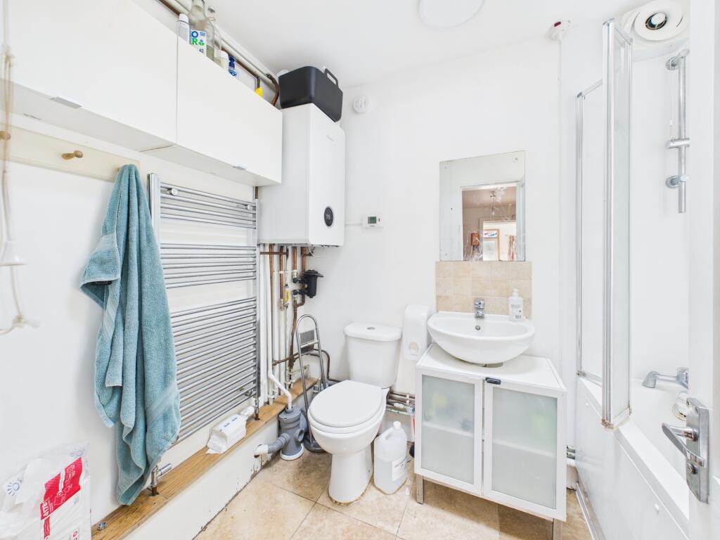 CAM02545G0-PR0468-STILL010