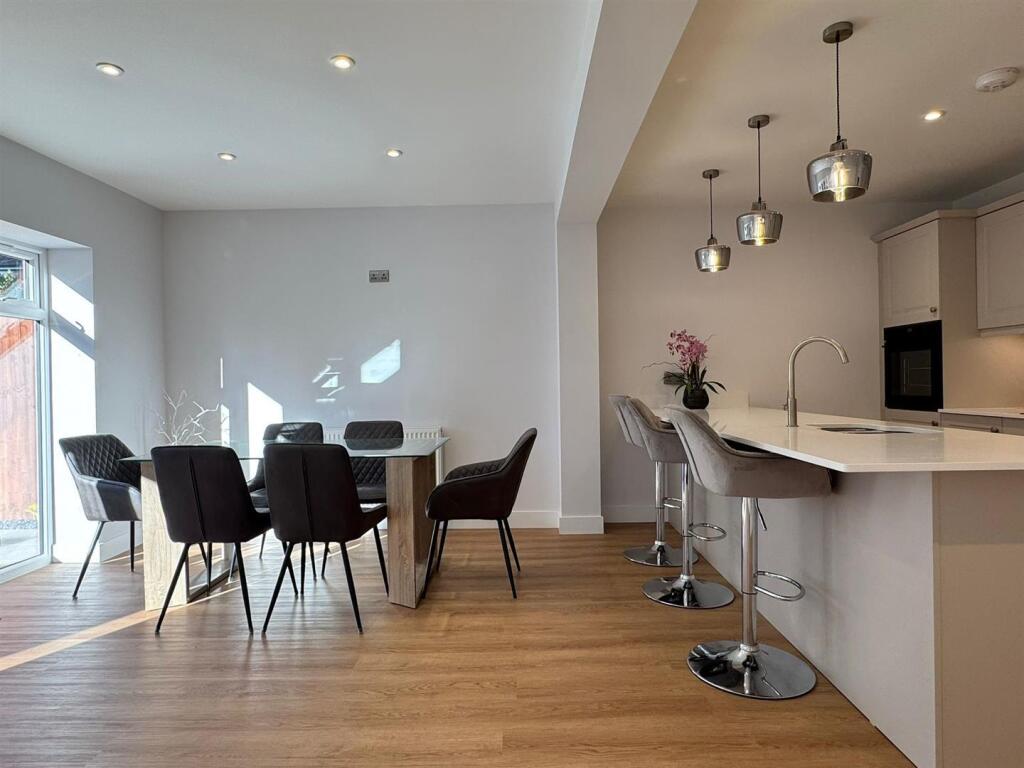 Dining &amp; Family Area