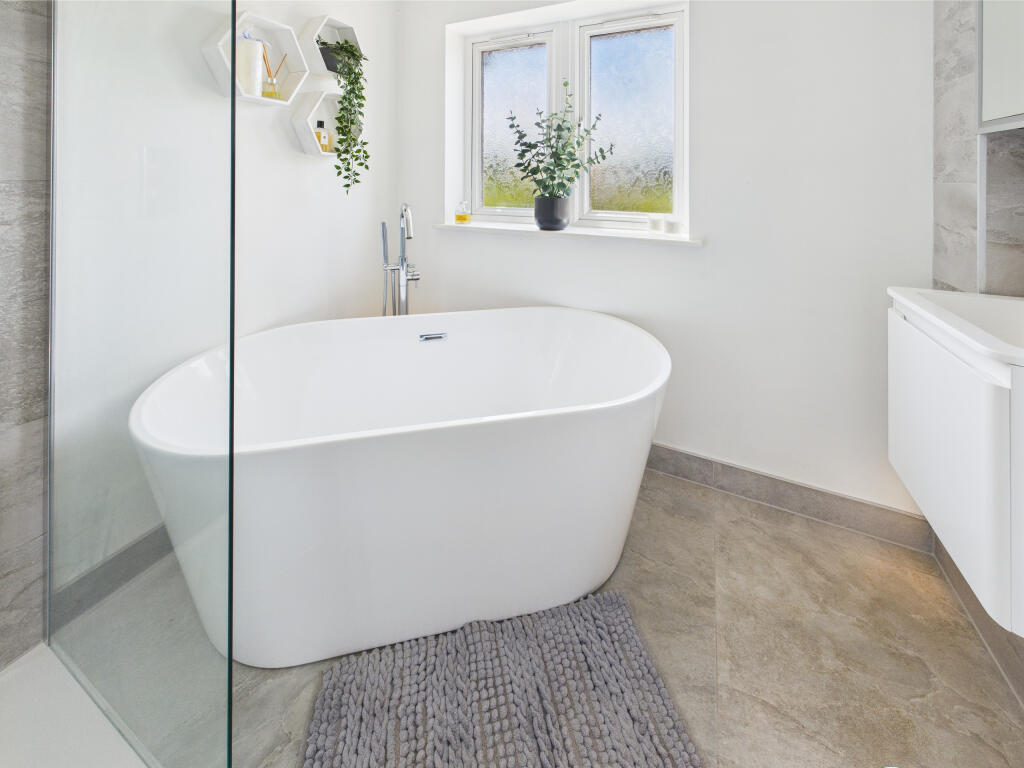 CAM01354G0-PR0519-STILL010