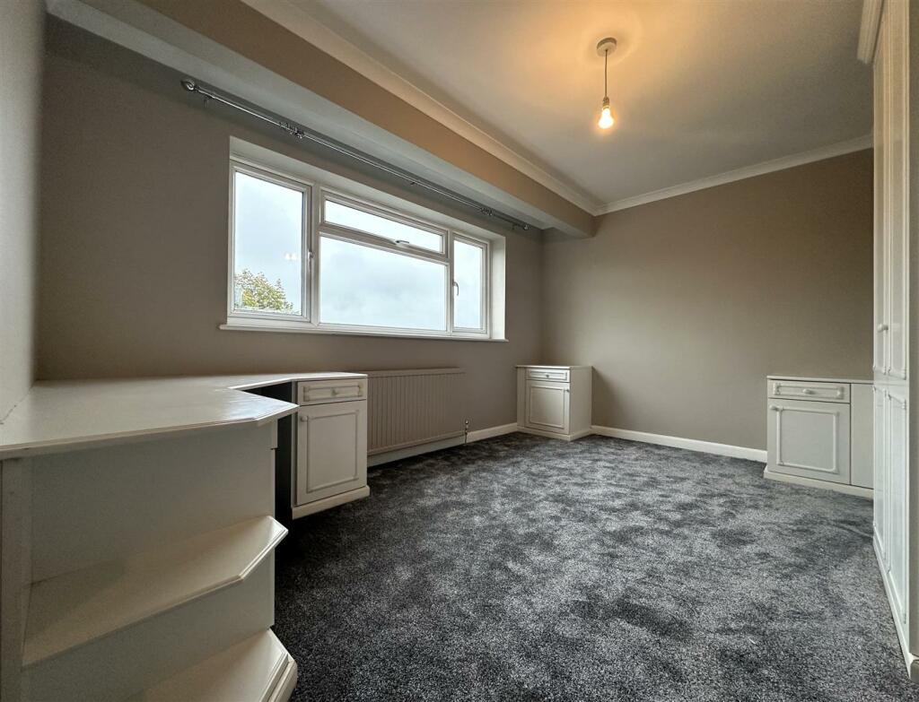 Bedroom 4.jpg
