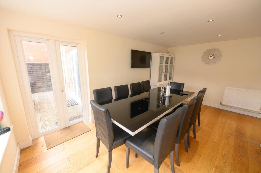Dining room pic 2.jpg