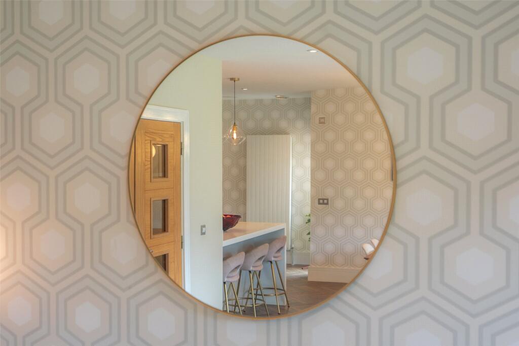 Pavilion Crescent 16