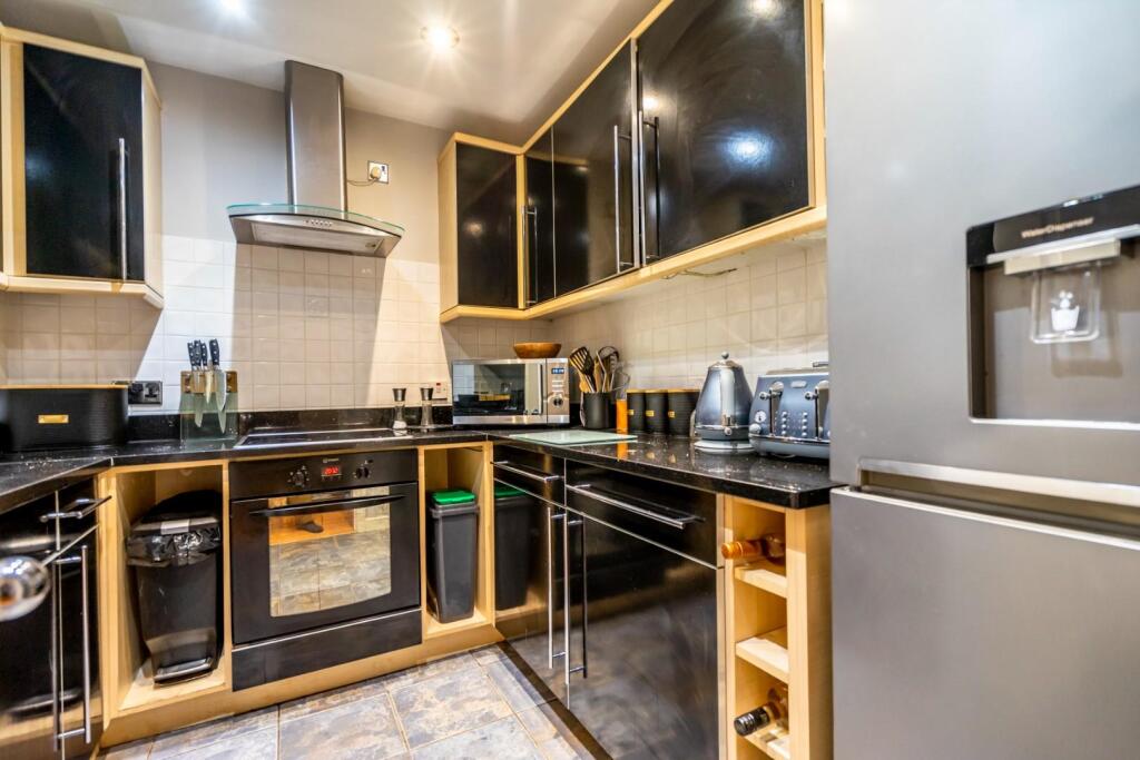 oak tree court-4.jpg