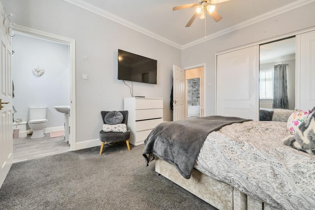 Principal bedroom