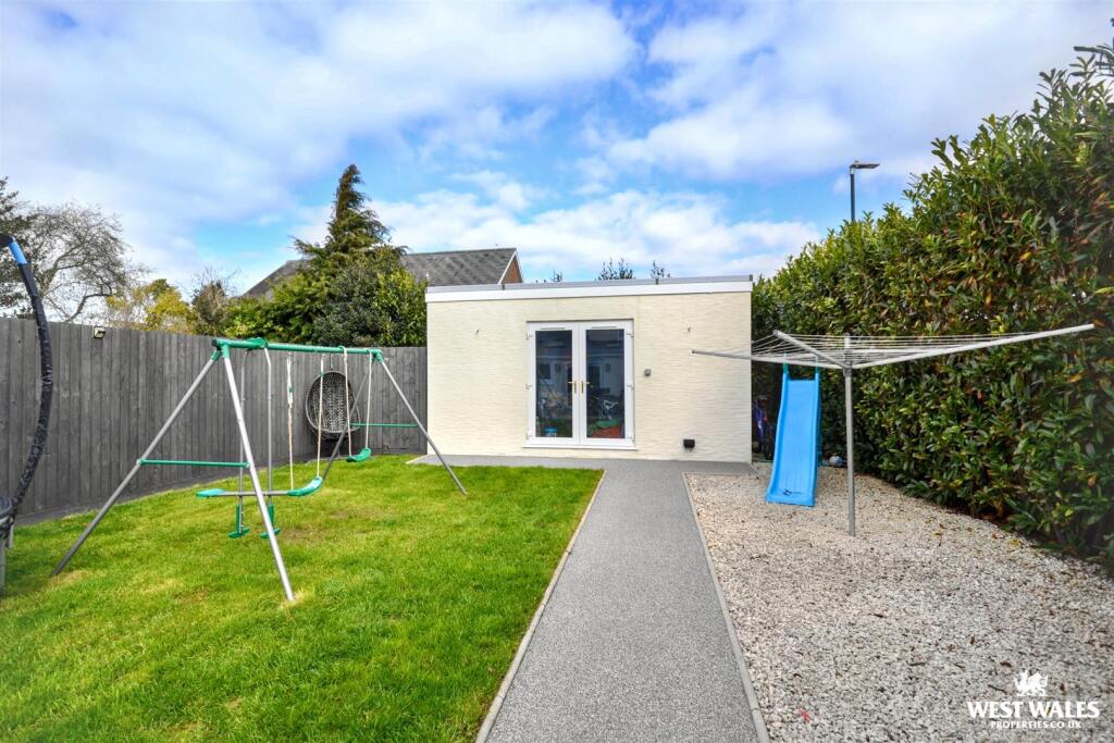 Outbuilding / Office