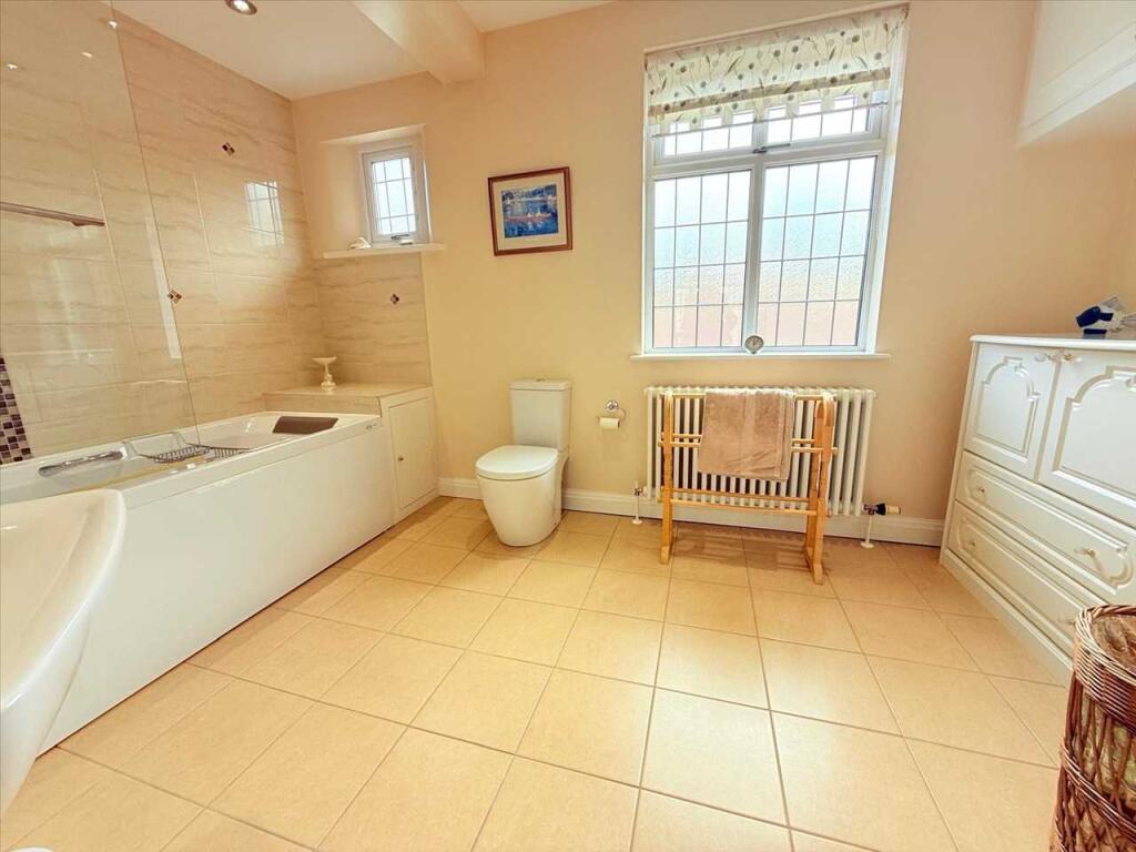 FAMILY BATHROOM