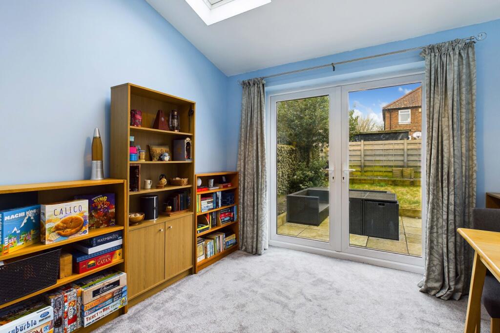 CAM03162G0-PR0207-STILL010