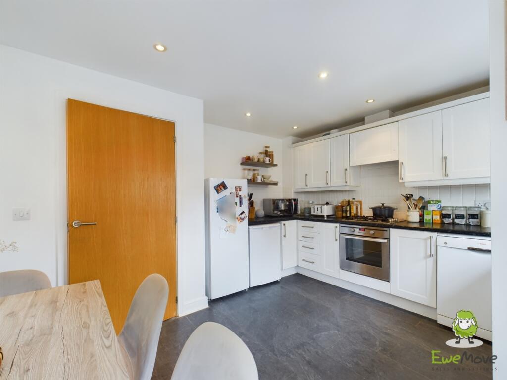 CAM03778G0-PR0073-STILL007