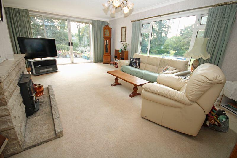 Sitting room with double aspect
