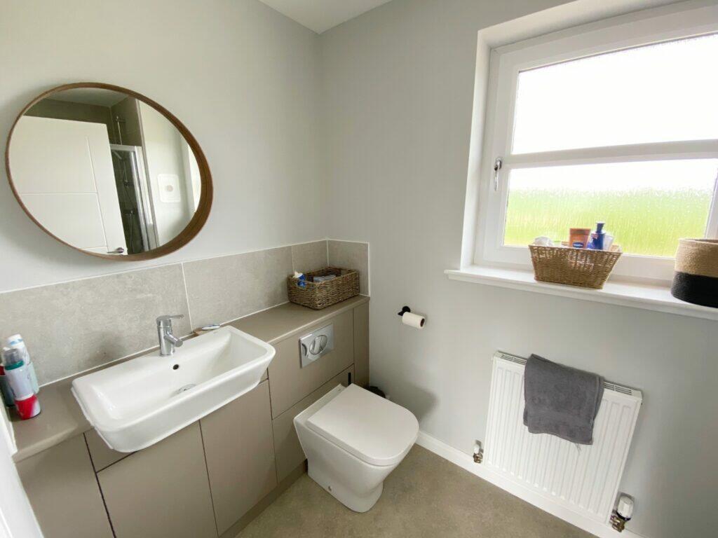 MASTER EN-SUITE