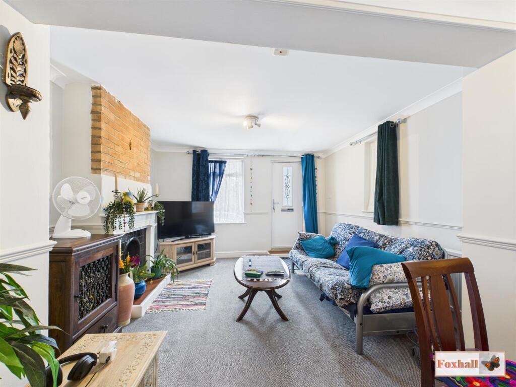 Lounge / Dining Area