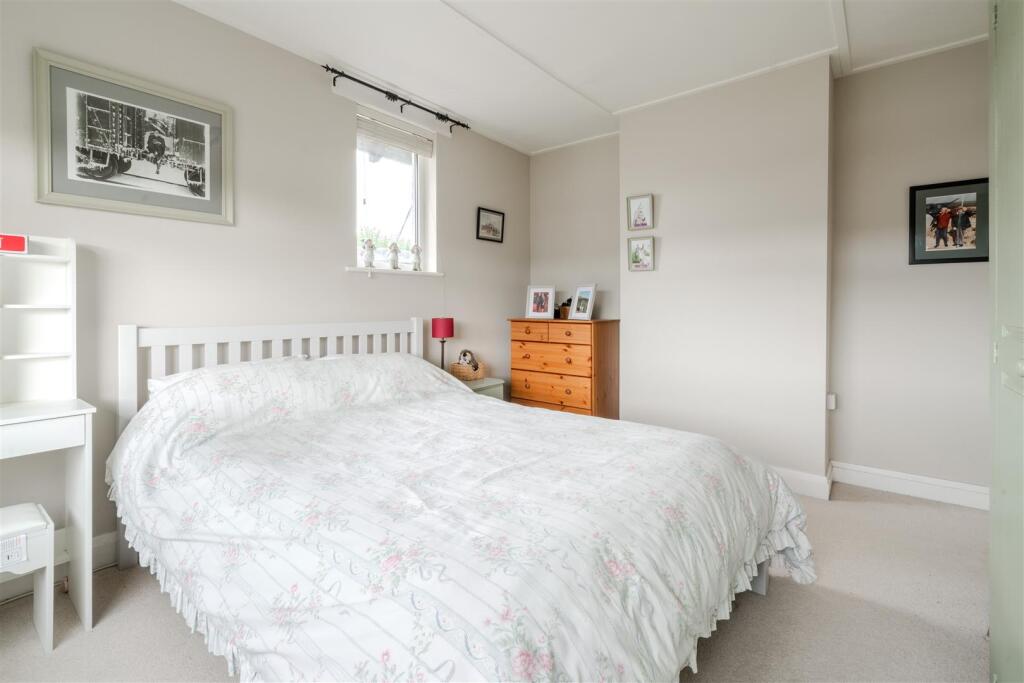 Bedroom1-3.jpg