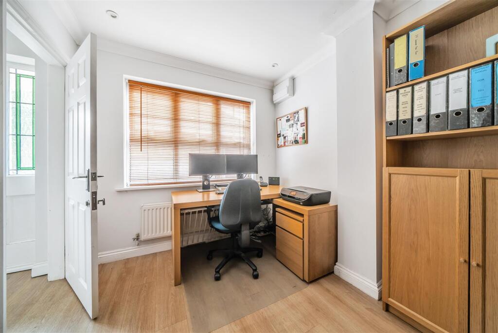 38 Graham Hill Road,Towcester