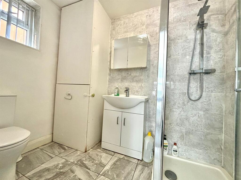 En Suite Bathroom.jpeg