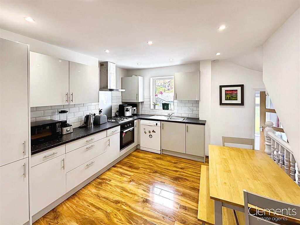 c7f4685c-KITCHEN 202.jpg