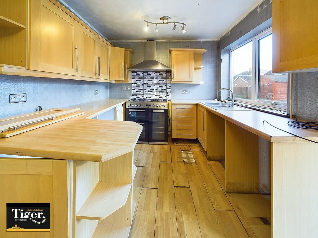 CAM02176G0-PR0415...