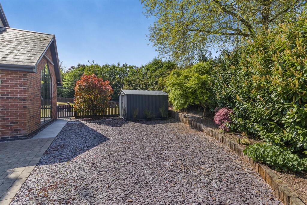 8646070-exterior08.jpg