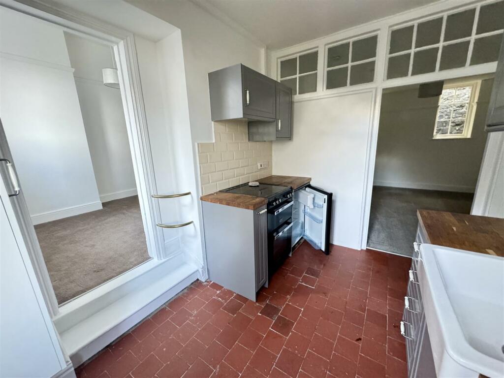 Kitchen 3 Penmoel.jpeg