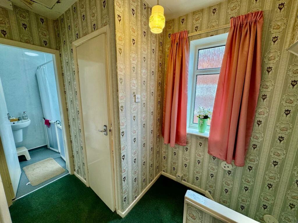 FIRST FLOOR LANDING