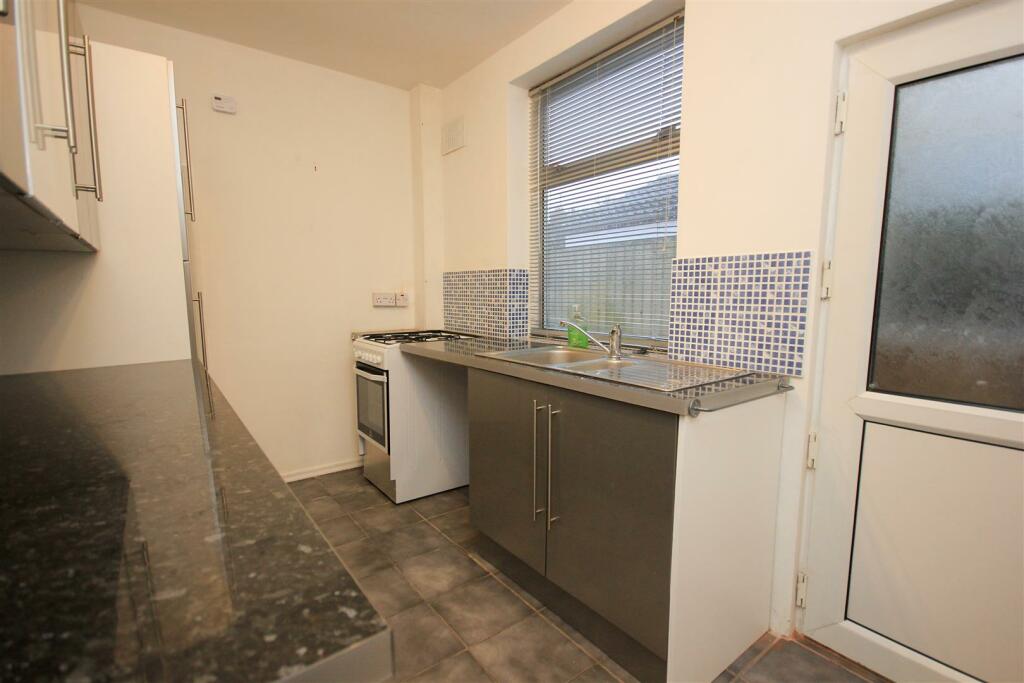 Kitchen 1.jpg