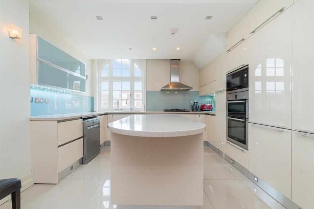 kitchen 2.jpg