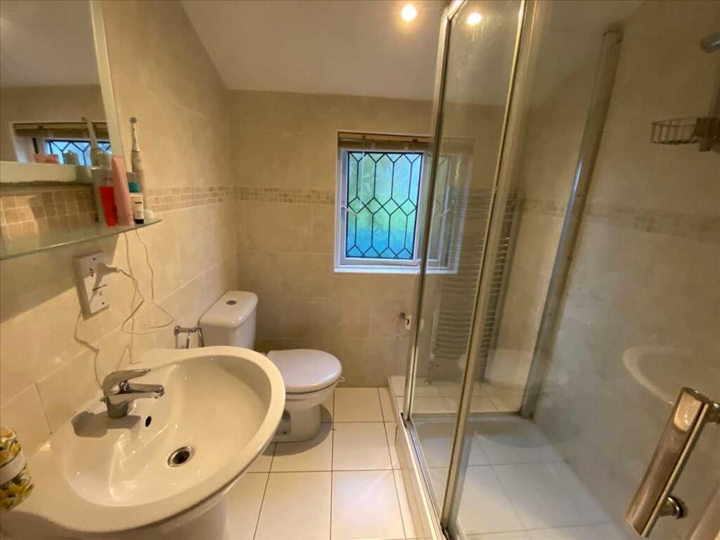 EN-SUITE BATHROOM